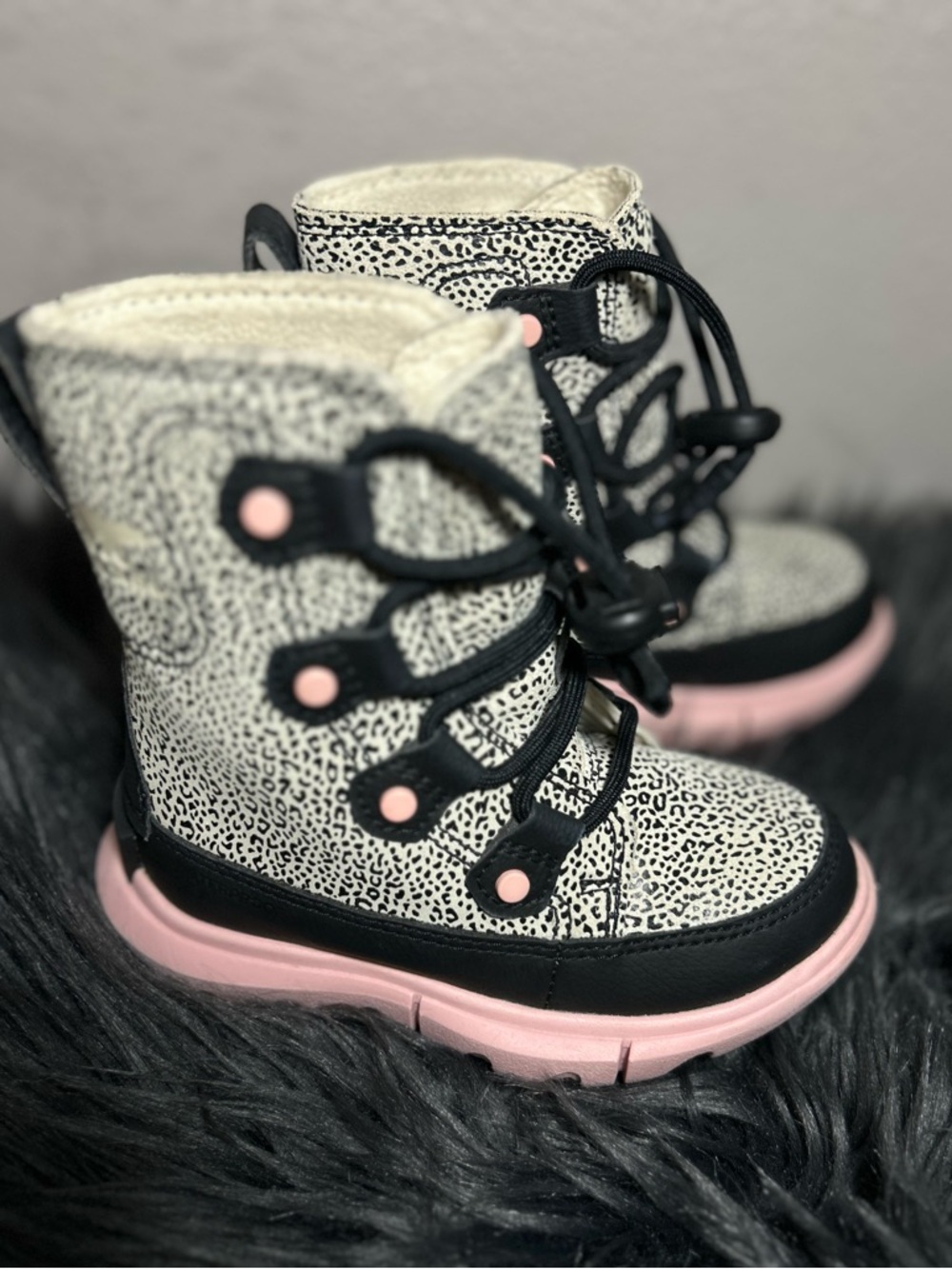 Sorel Kid's Girl Explorer Lace Waterproof Boots Chalk/Black Pink and Black Sz8 - Picture 4 of 8